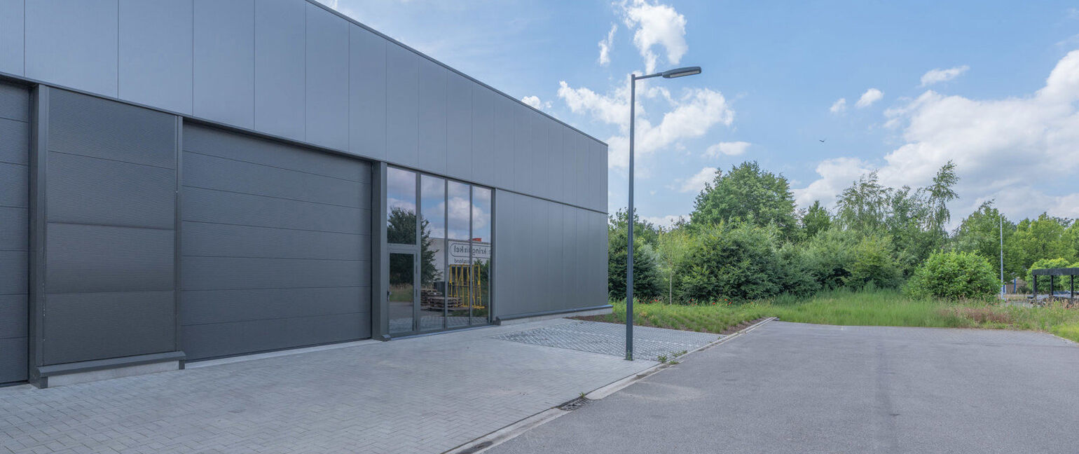 Industrieel gebouw te koop in Maaseik