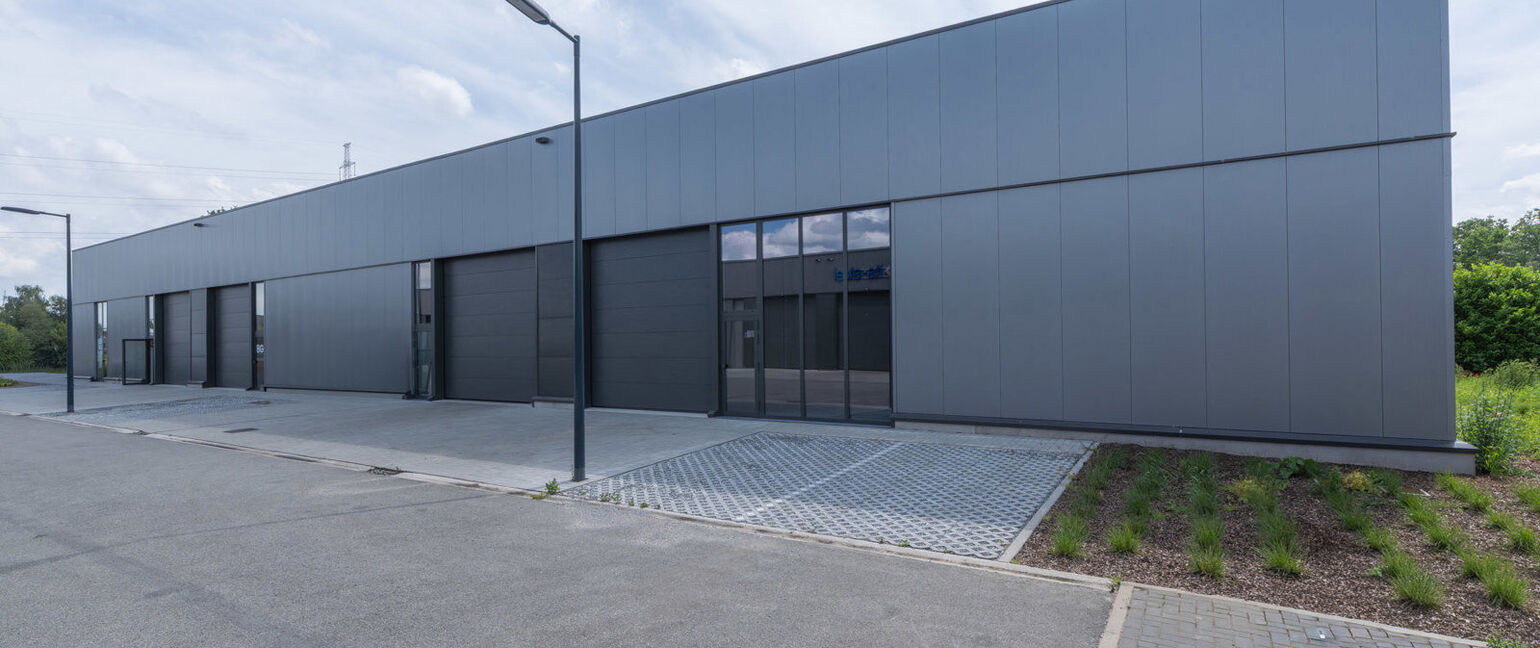 Industrieel gebouw te koop in Maaseik