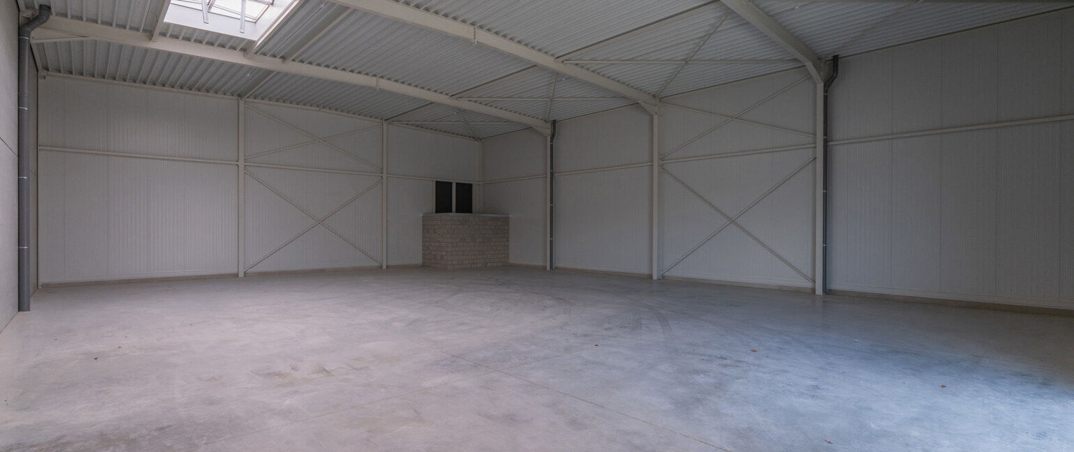Industrieel gebouw te koop in Maaseik