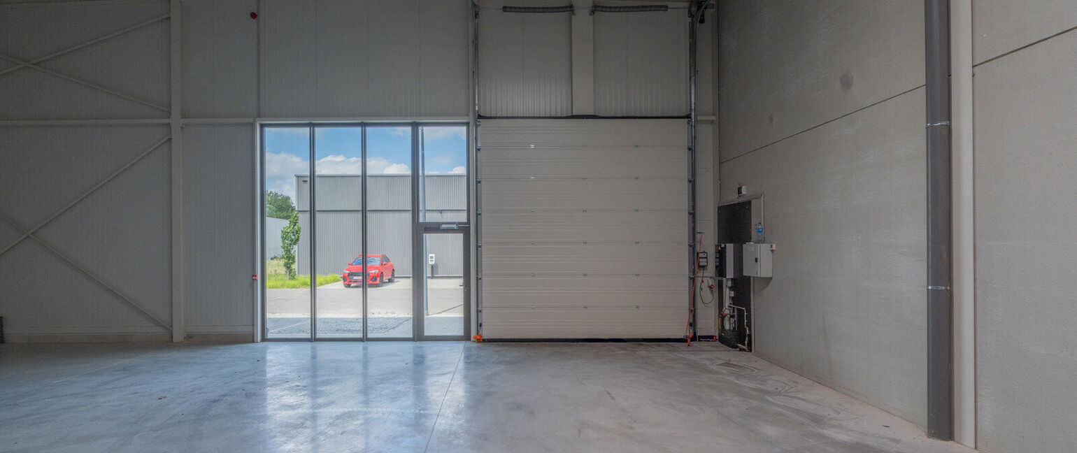 Industrieel gebouw te koop in Maaseik