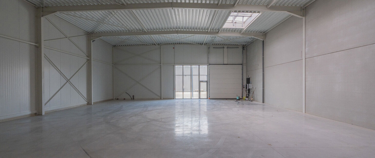 Industrieel gebouw te koop in Maaseik