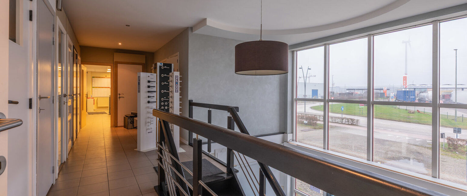 Industrieel gebouw te koop in Maasmechelen