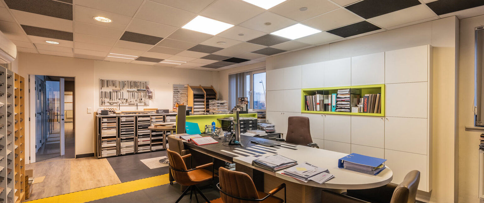 Industrieel gebouw te koop in Maasmechelen