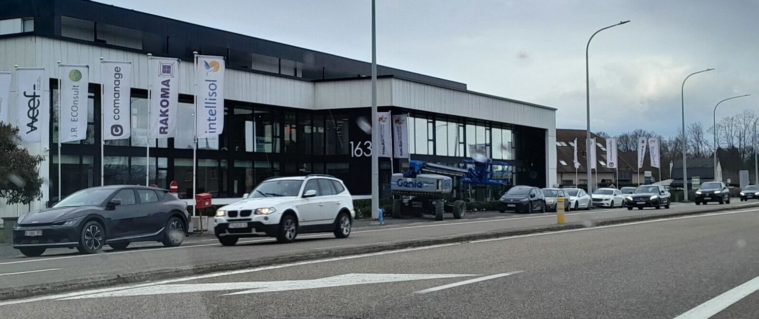 Kantoorgebouw te huur in Maaseik