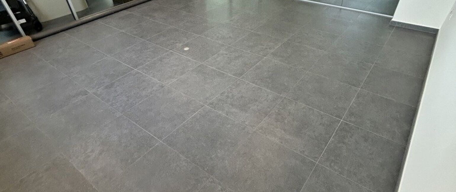 Kantoorgebouw te huur in Maaseik